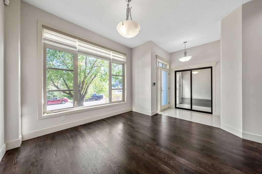 1136 17 Avenue NW — photo 3
