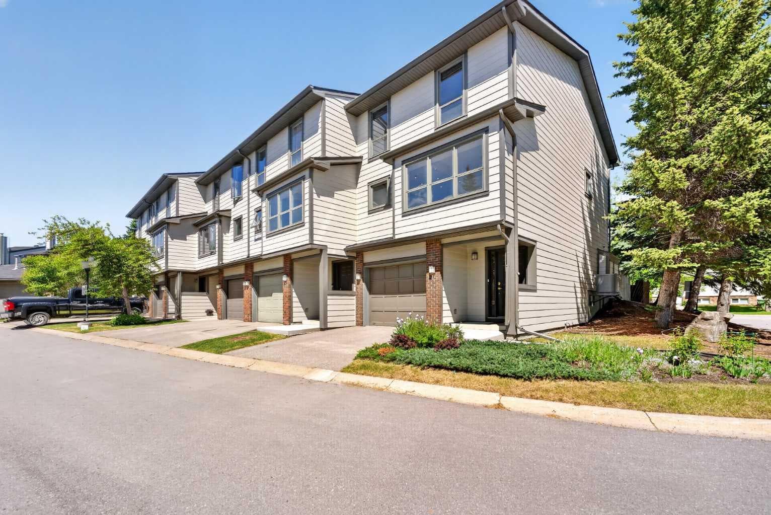 1, 185 Woodridge Drive SW — photo 1