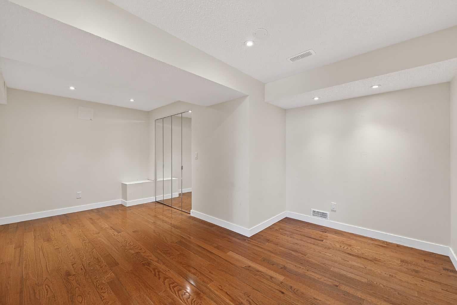1, 185 Woodridge Drive SW — photo 4