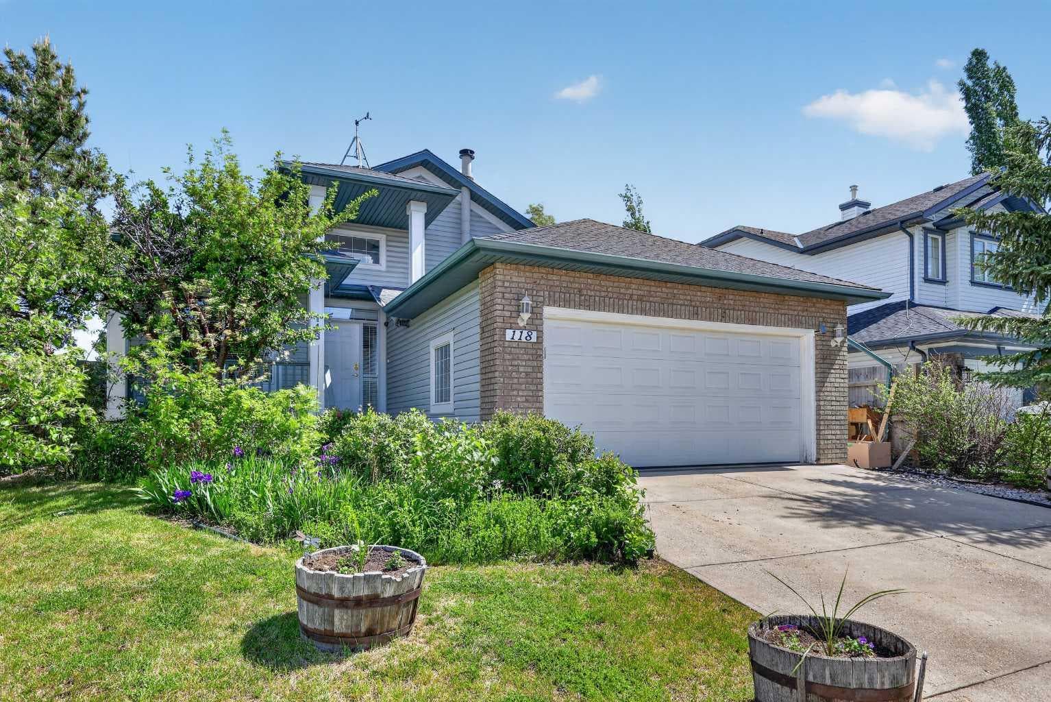 118 Invermere Drive Drive — photo 1