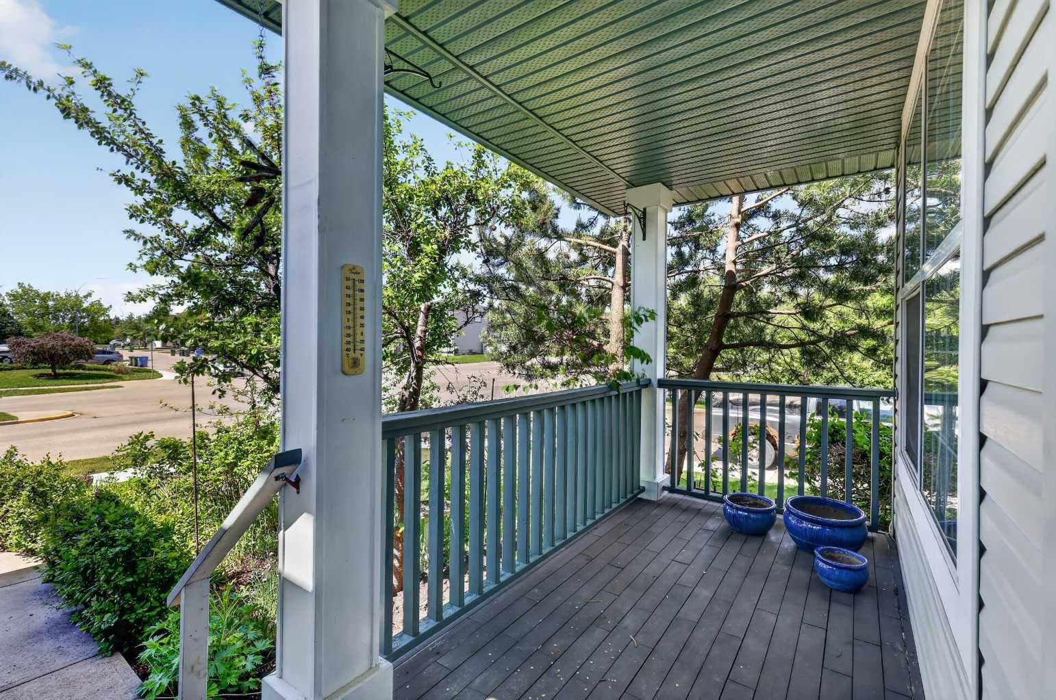 118 Invermere Drive Drive — photo 3