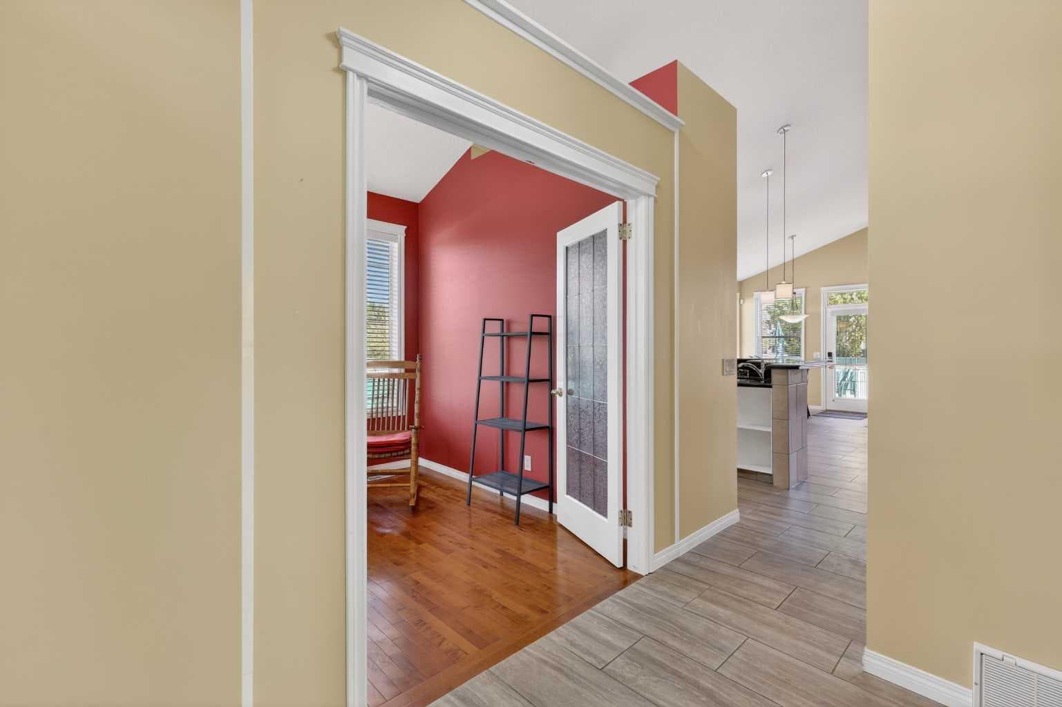 118 Invermere Drive Drive — photo 5