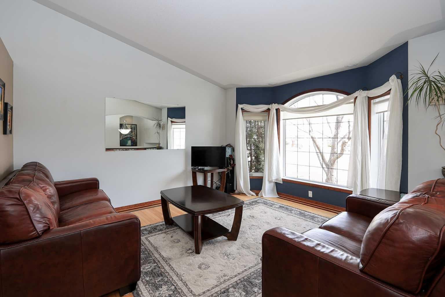 50 Donald Close — photo 2