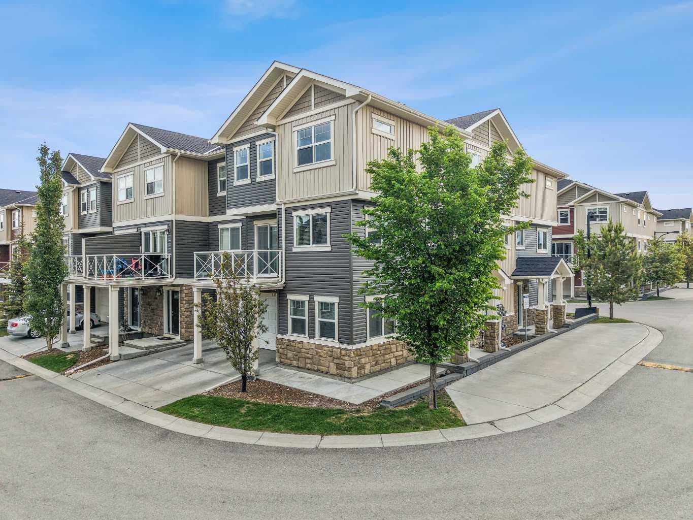 905 Skyview Ranch Grove NE — photo 2