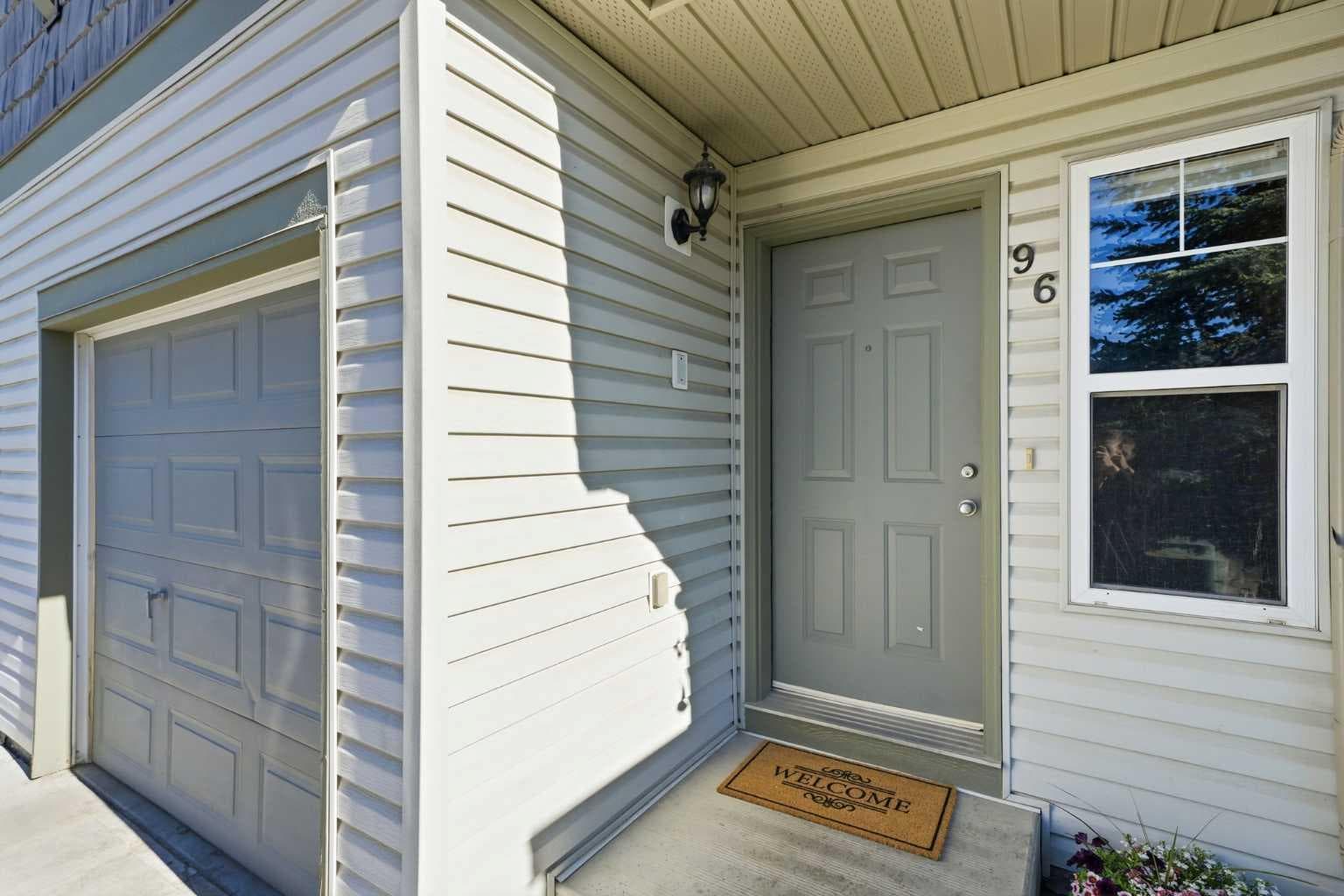 96 Eversyde Court SW — photo 2