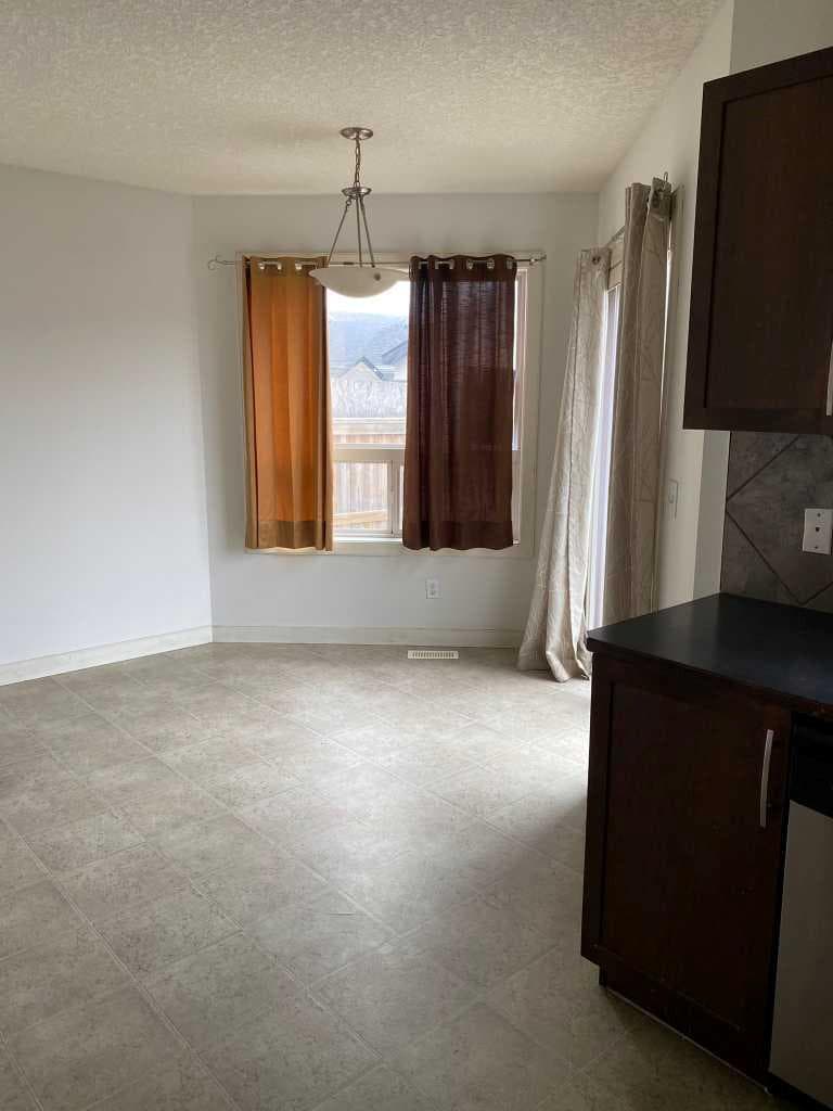 210 Saddlebrook Way NE — photo 2