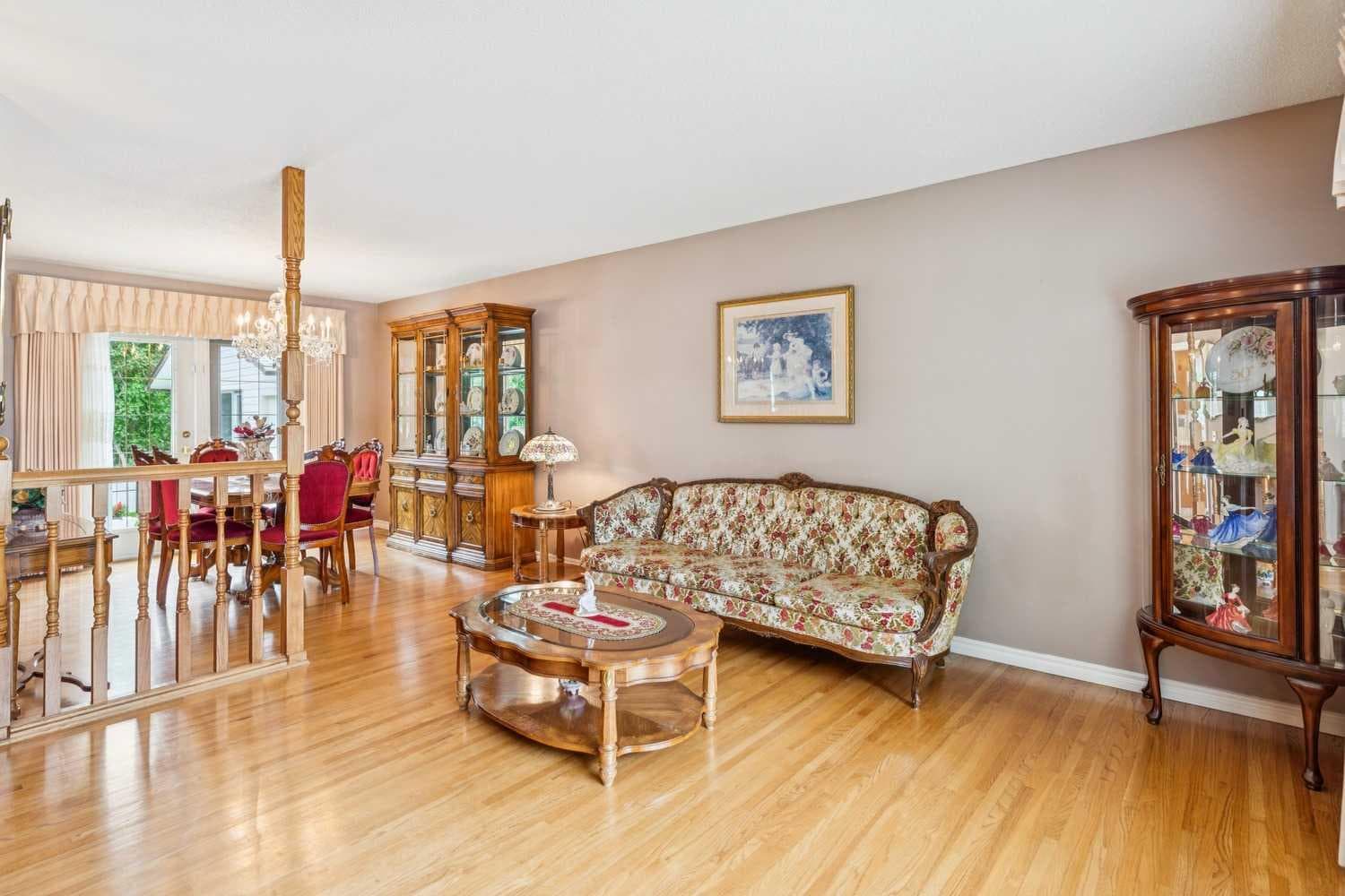 5036 Vallance Crescent NW — photo 3