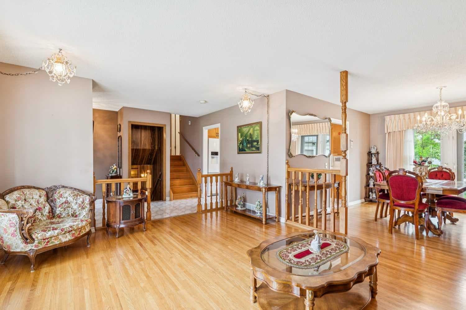 5036 Vallance Crescent NW — photo 4