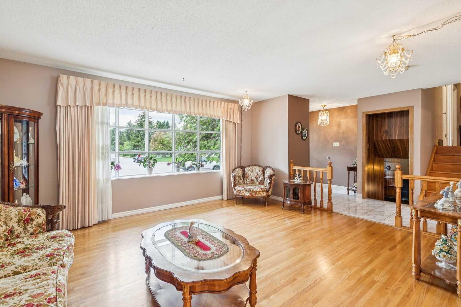 5036 Vallance Crescent NW — photo 5