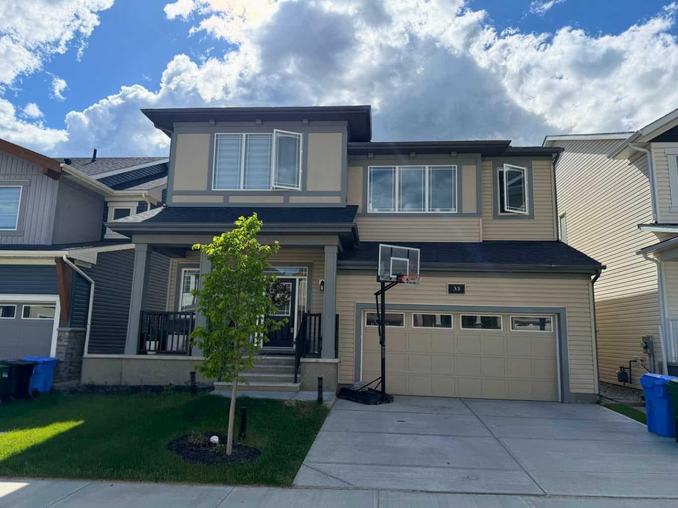 33 Carringwood Street NW — photo 1