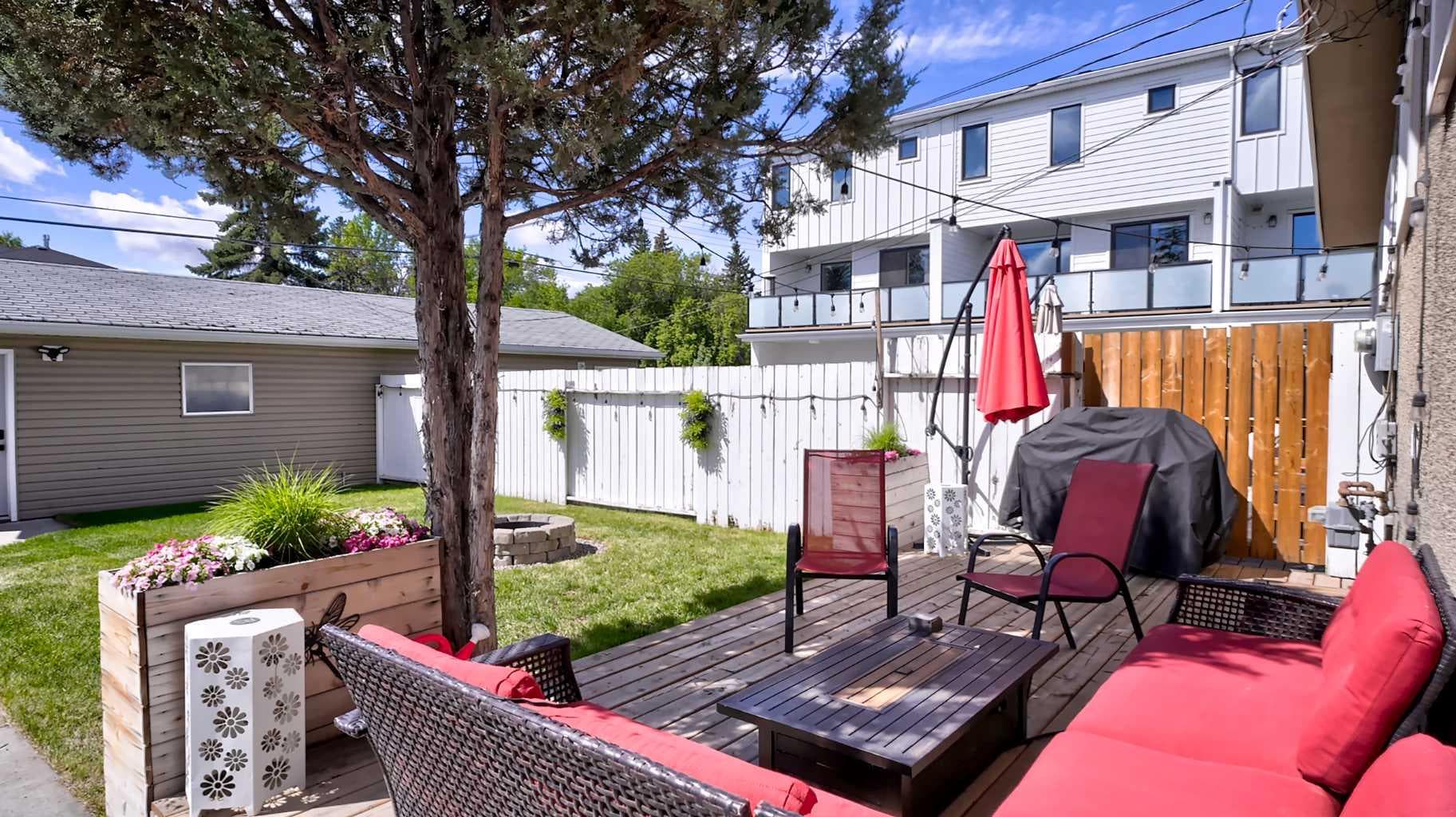 2037 50 Avenue SW — photo 1