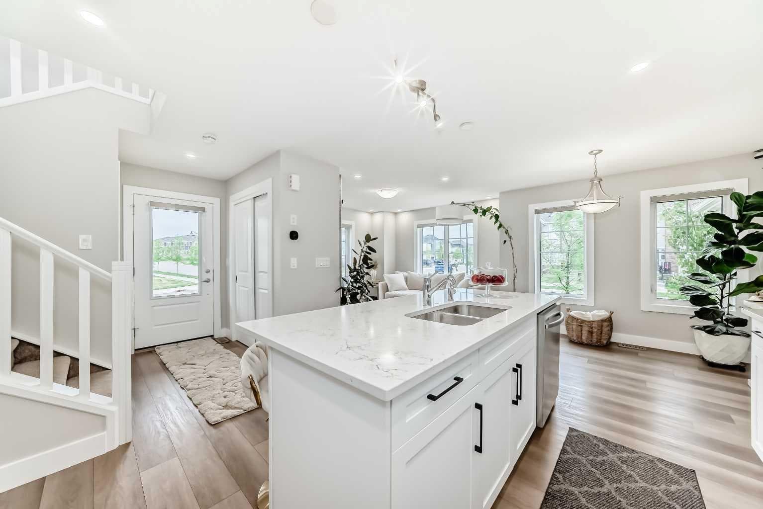 8 Yorkville Link SW — photo 5