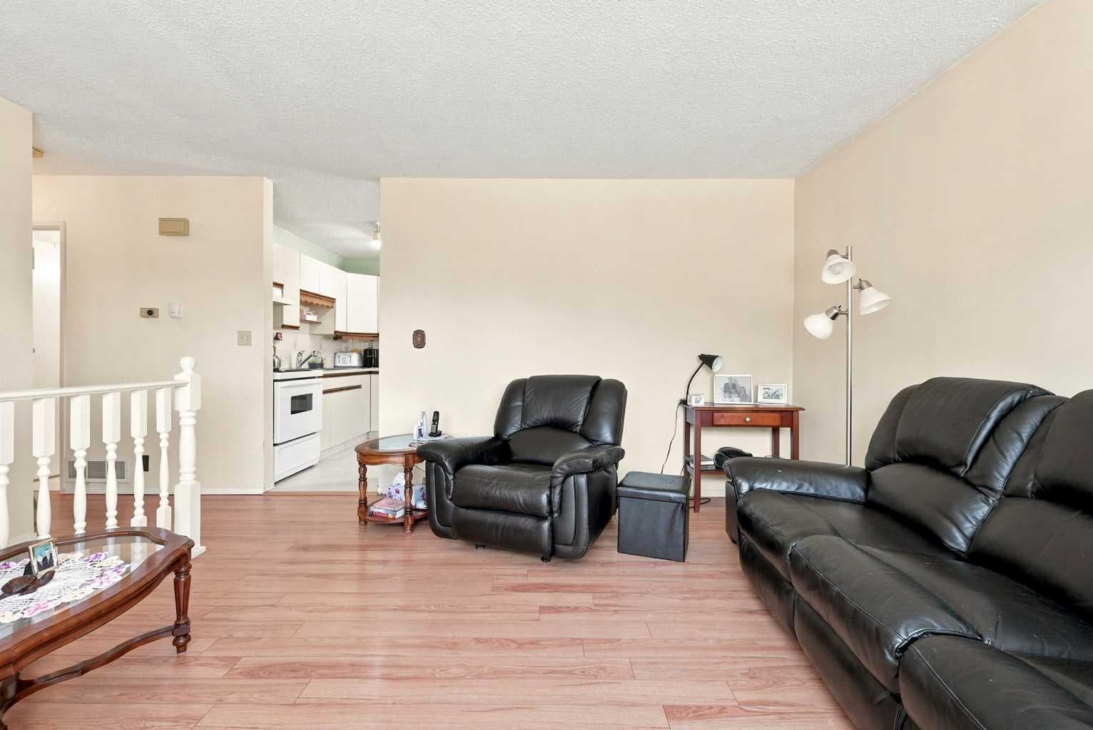 38 Meadowview Close — photo 3