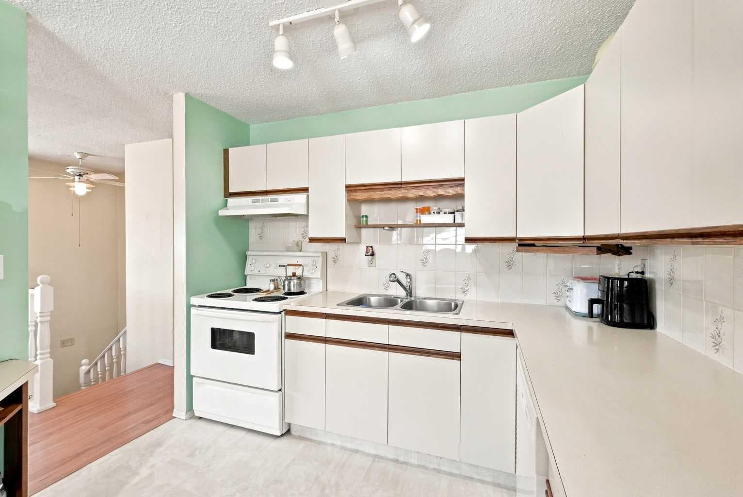 38 Meadowview Close — photo 4