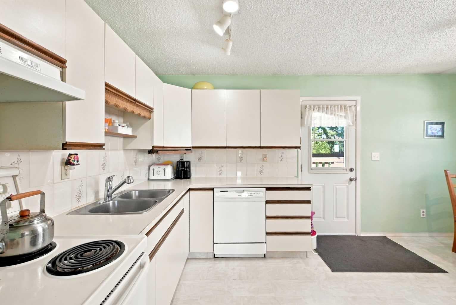 38 Meadowview Close — photo 5
