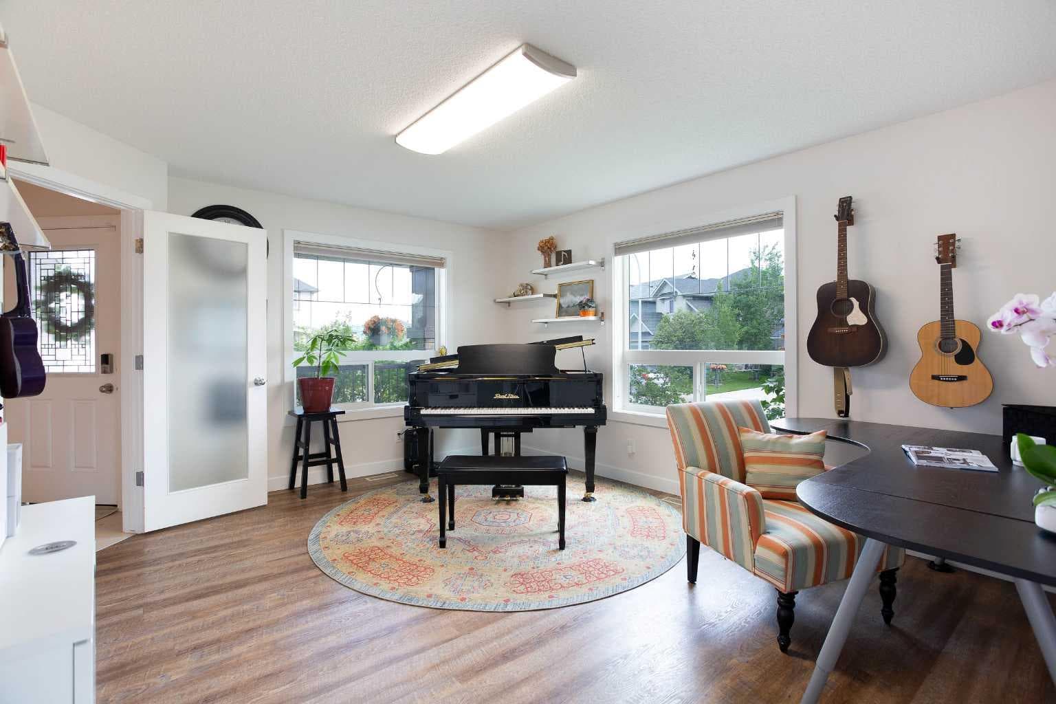 2 Kingston View SE — photo 4