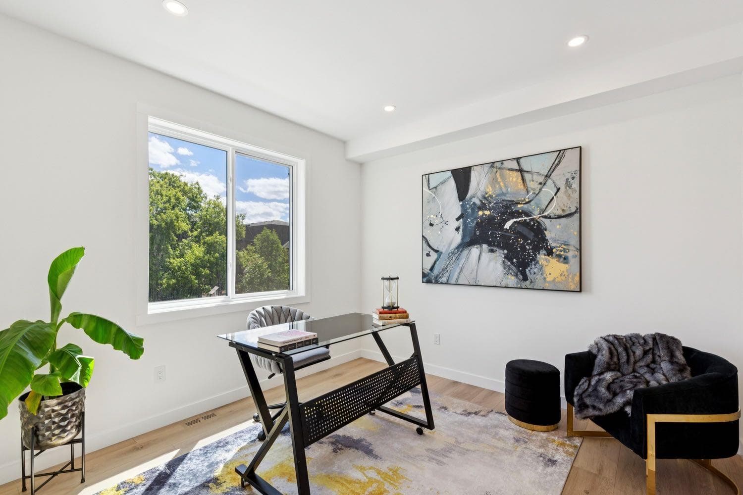 2402 Westmount Road NW — photo 3