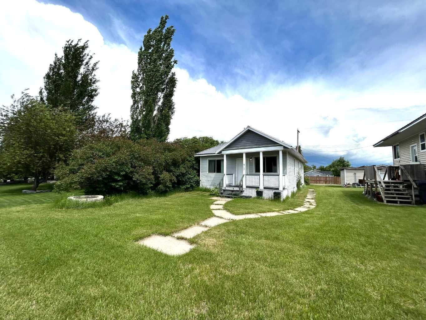 517 Iris Street — photo 2