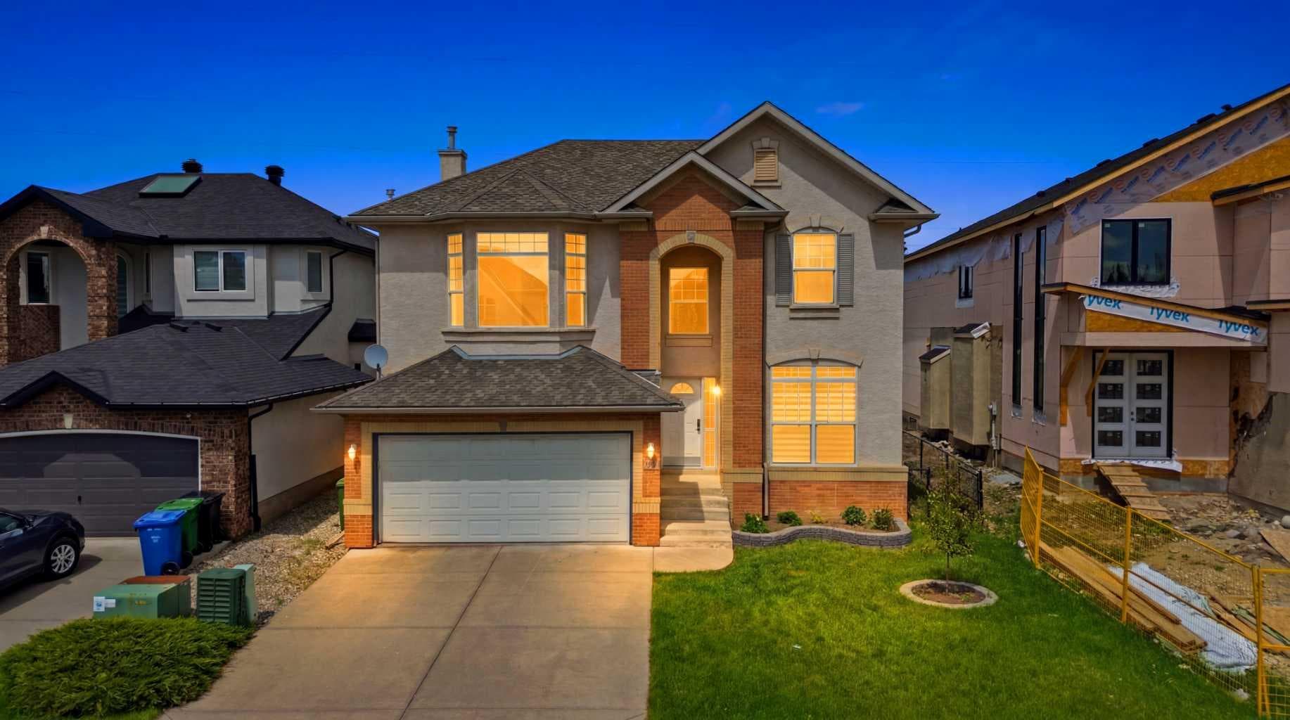 1433 Strathcona Drive SW — photo 1