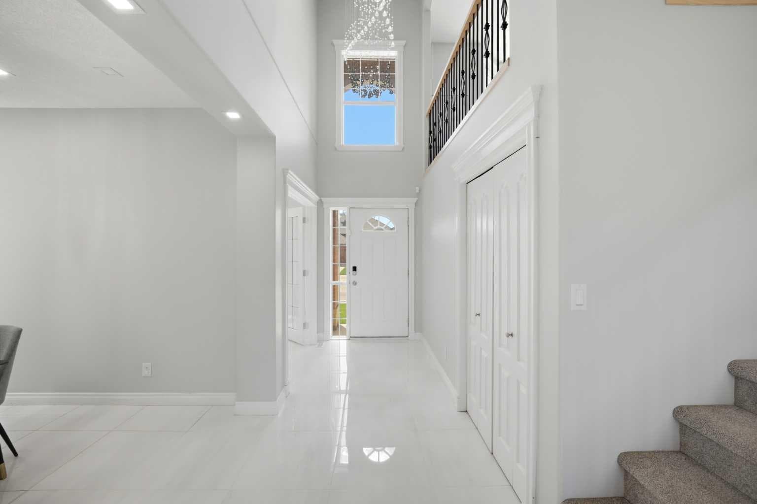1433 Strathcona Drive SW — photo 5