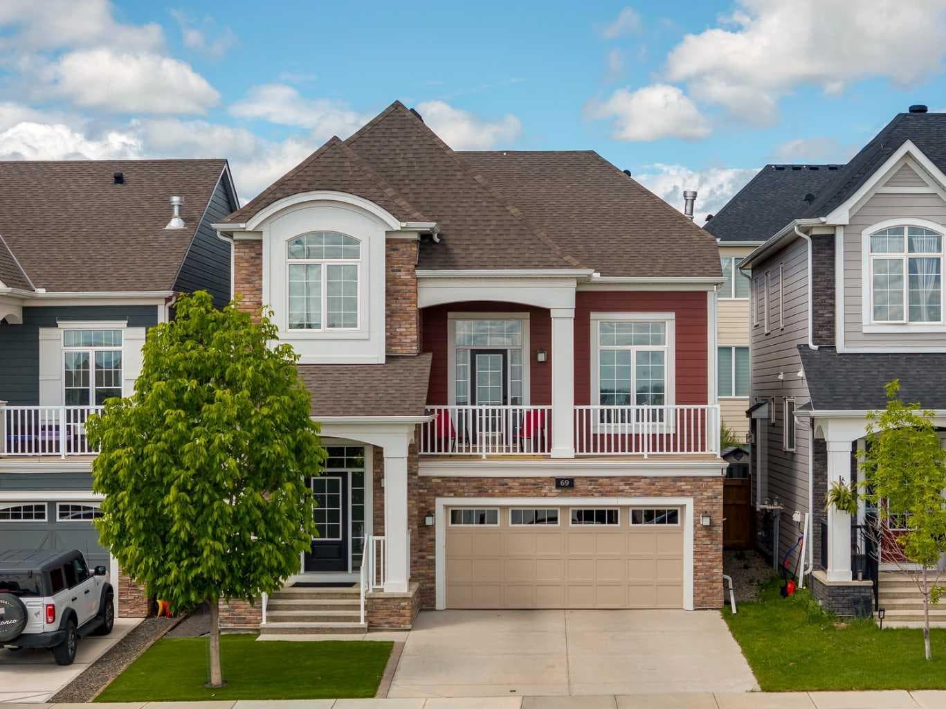 69 Yorkville Green SW — photo 1