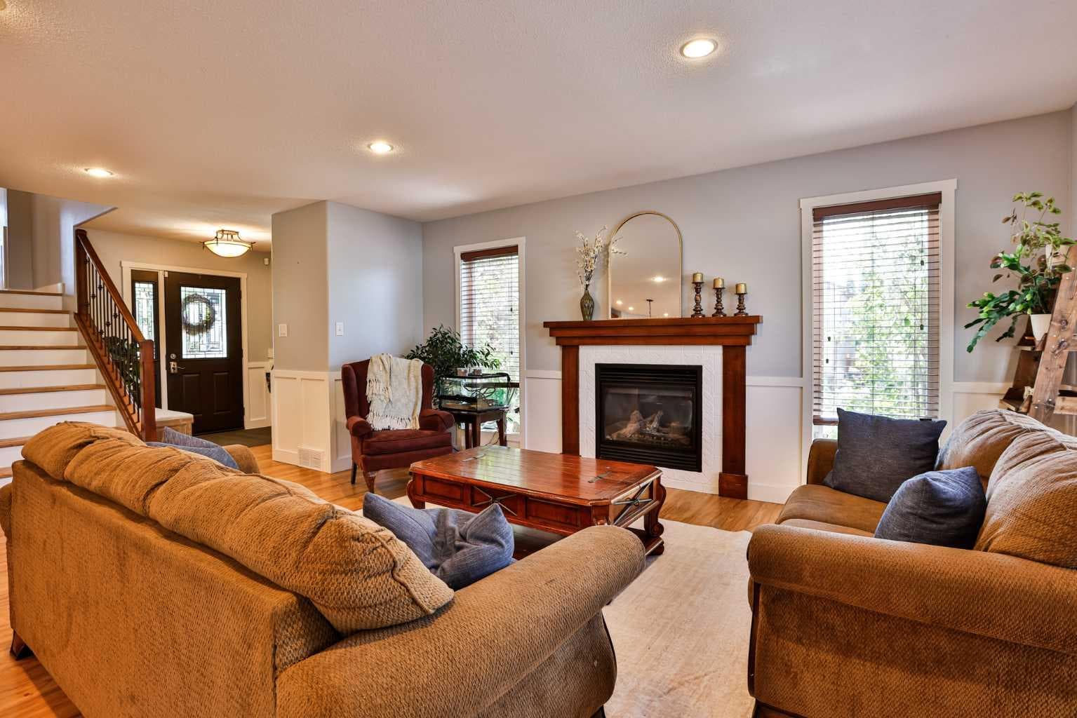 287 Firelight Crescent W — photo 4