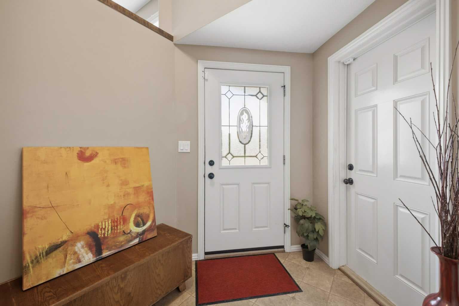 135 Issard Close — photo 3