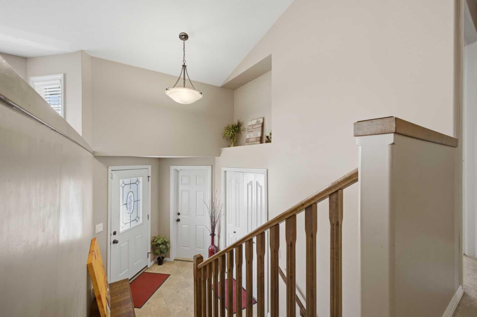 135 Issard Close — photo 4