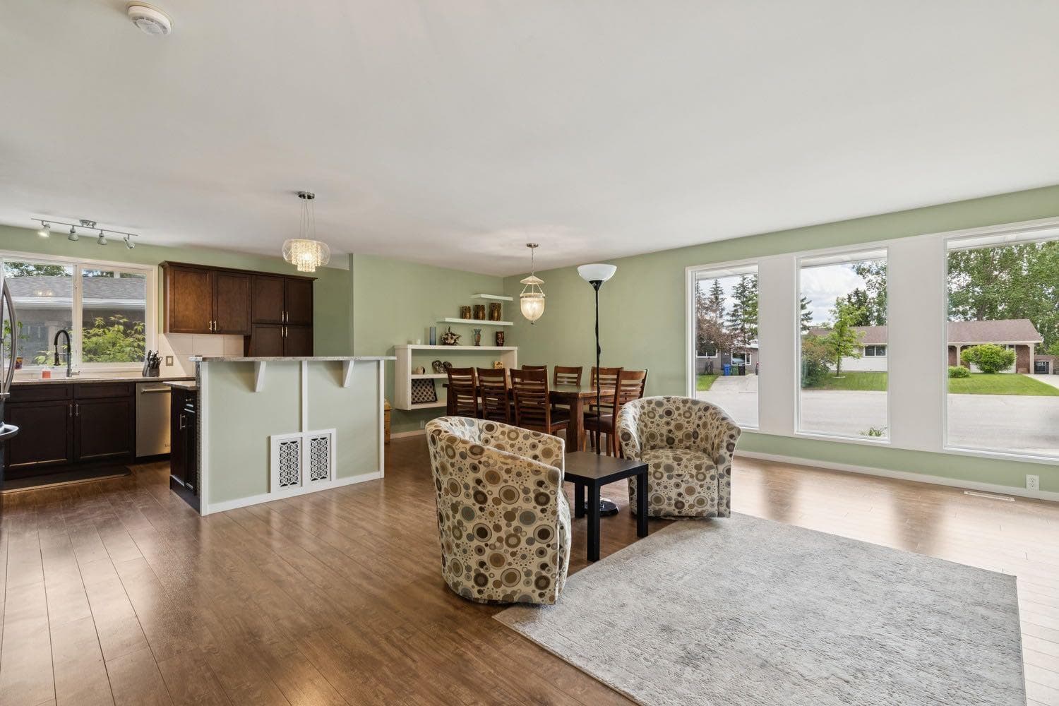 28 Cantrell Bay SW — photo 1