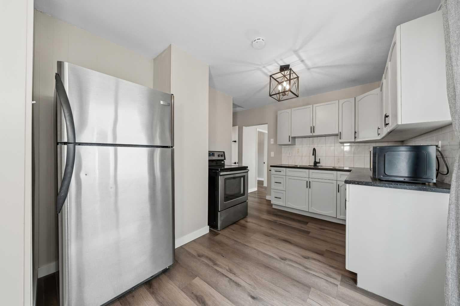 3807 1 Street NE — photo 3