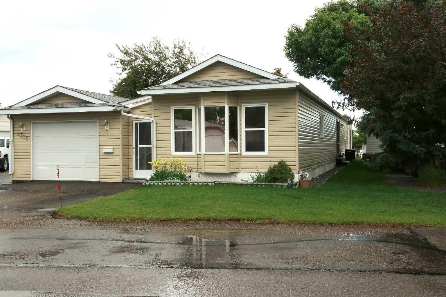 3002 32 Avenue S — photo 1