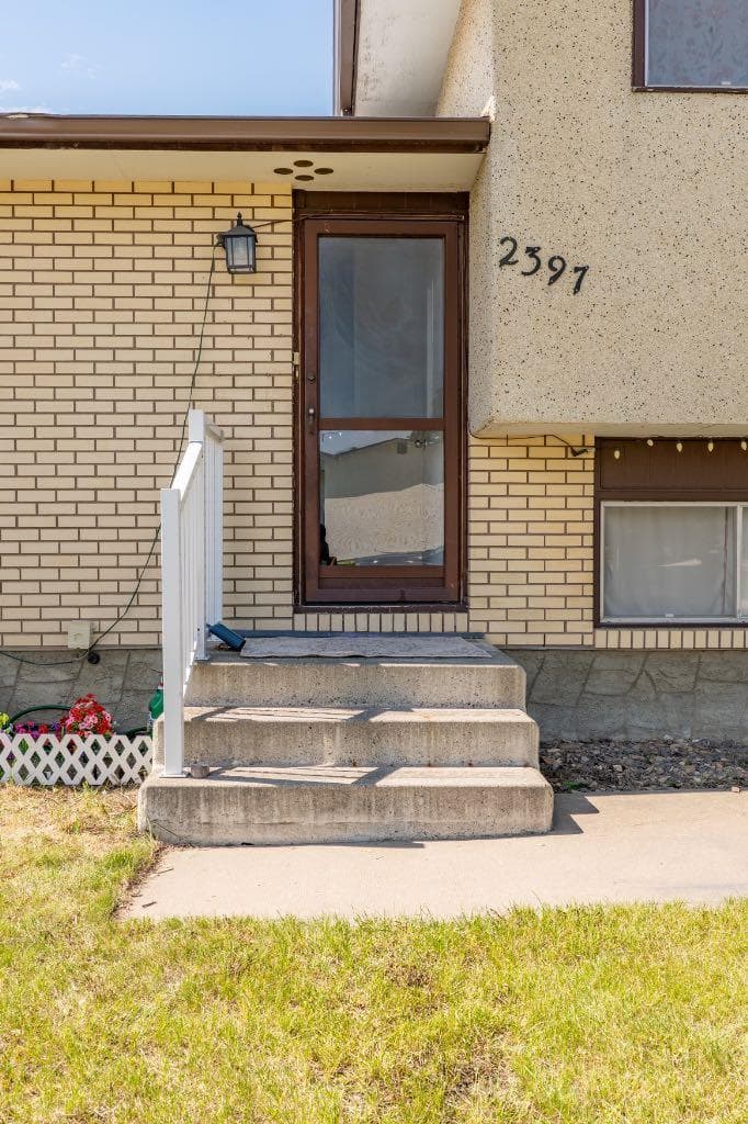 2397 24 Street SE — photo 3