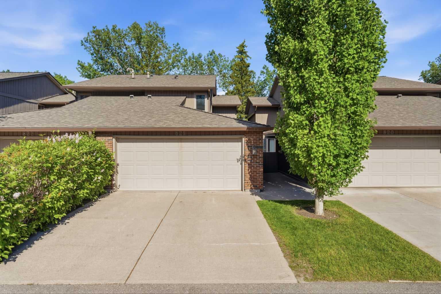 821, 860 Midridge Drive SE — photo 1