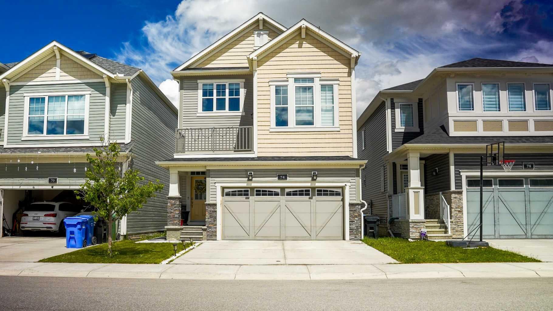 74 Carrington Crescent NW — photo 1