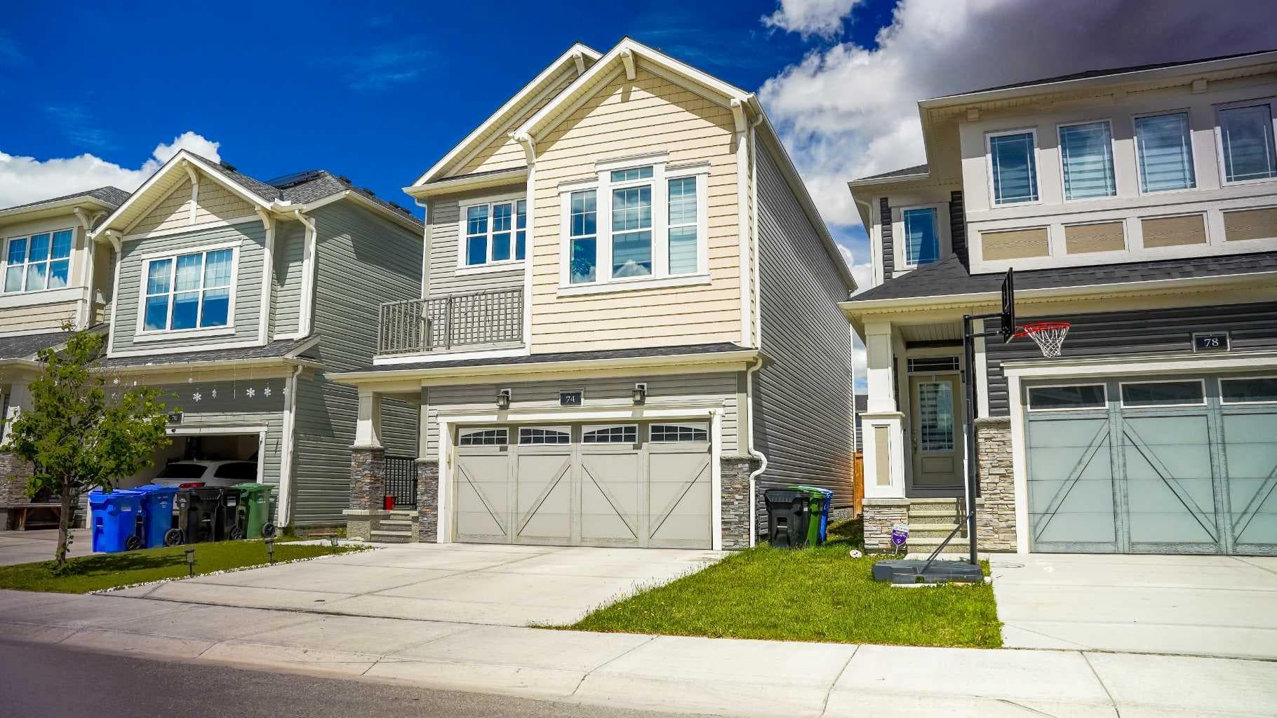 74 Carrington Crescent NW — photo 2