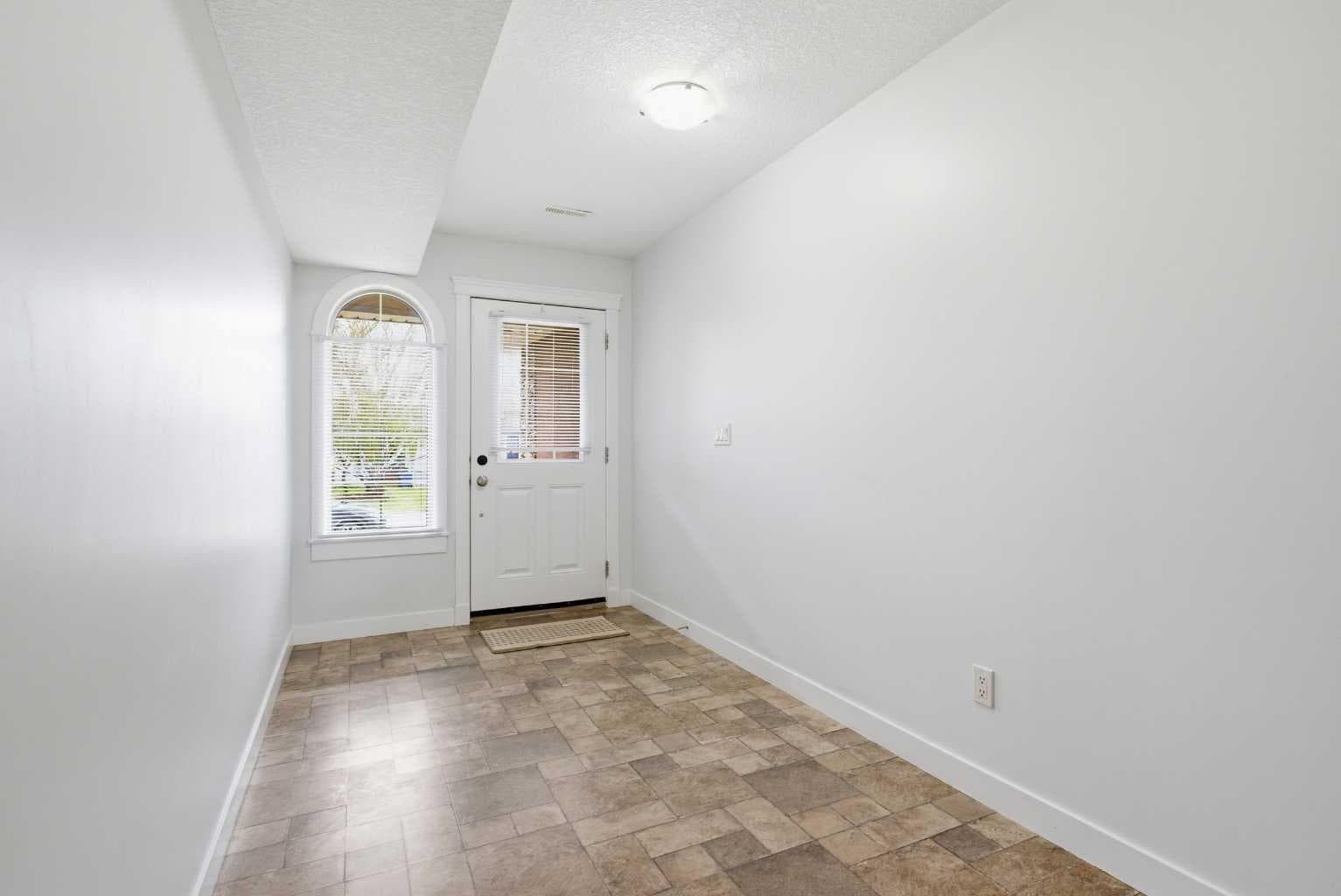 2120 21 Avenue — photo 4