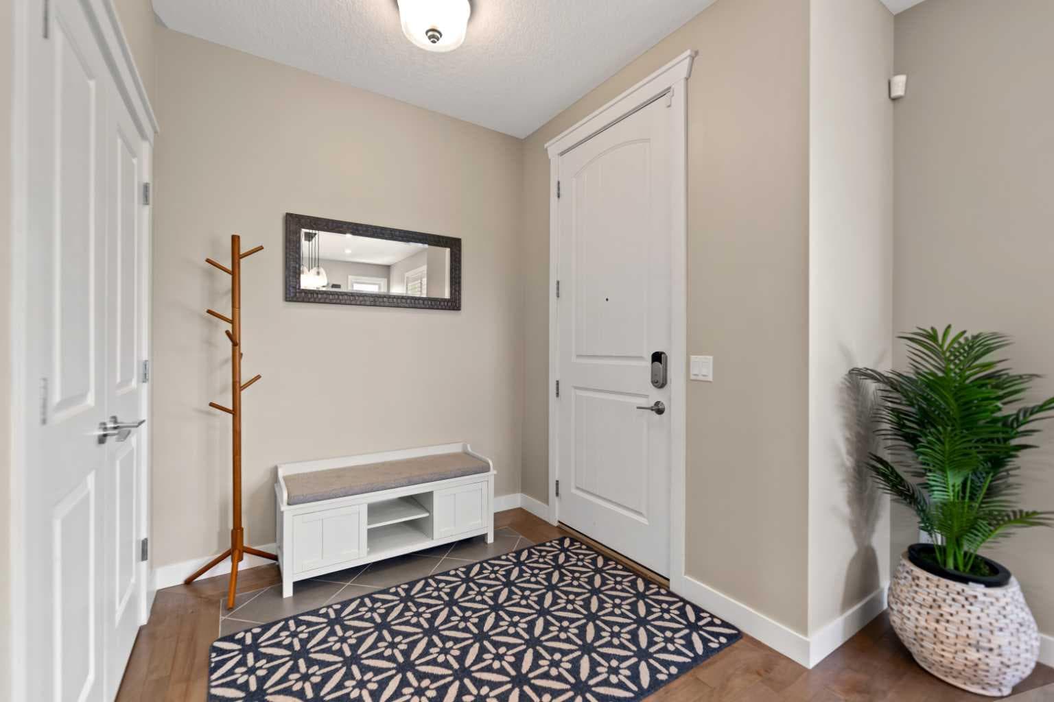 124 25 Avenue NE — photo 5