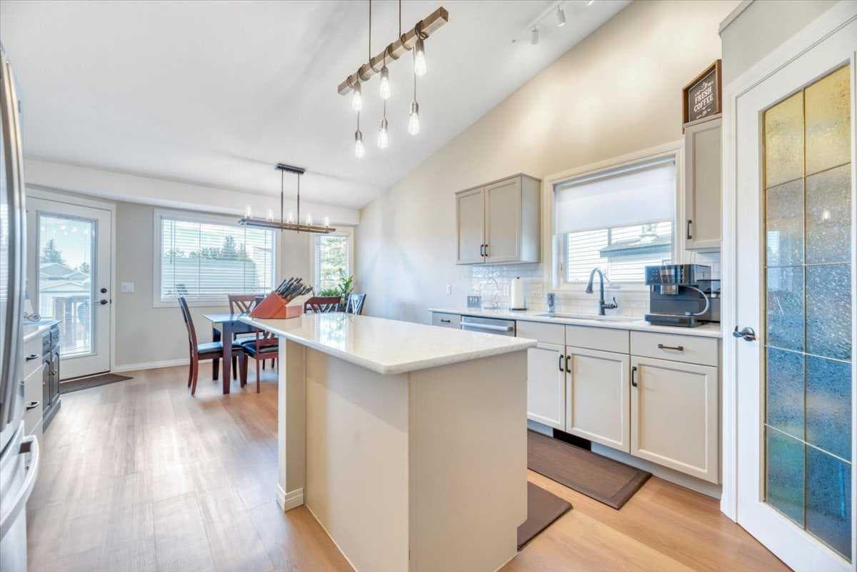 9 Madison Court — photo 1
