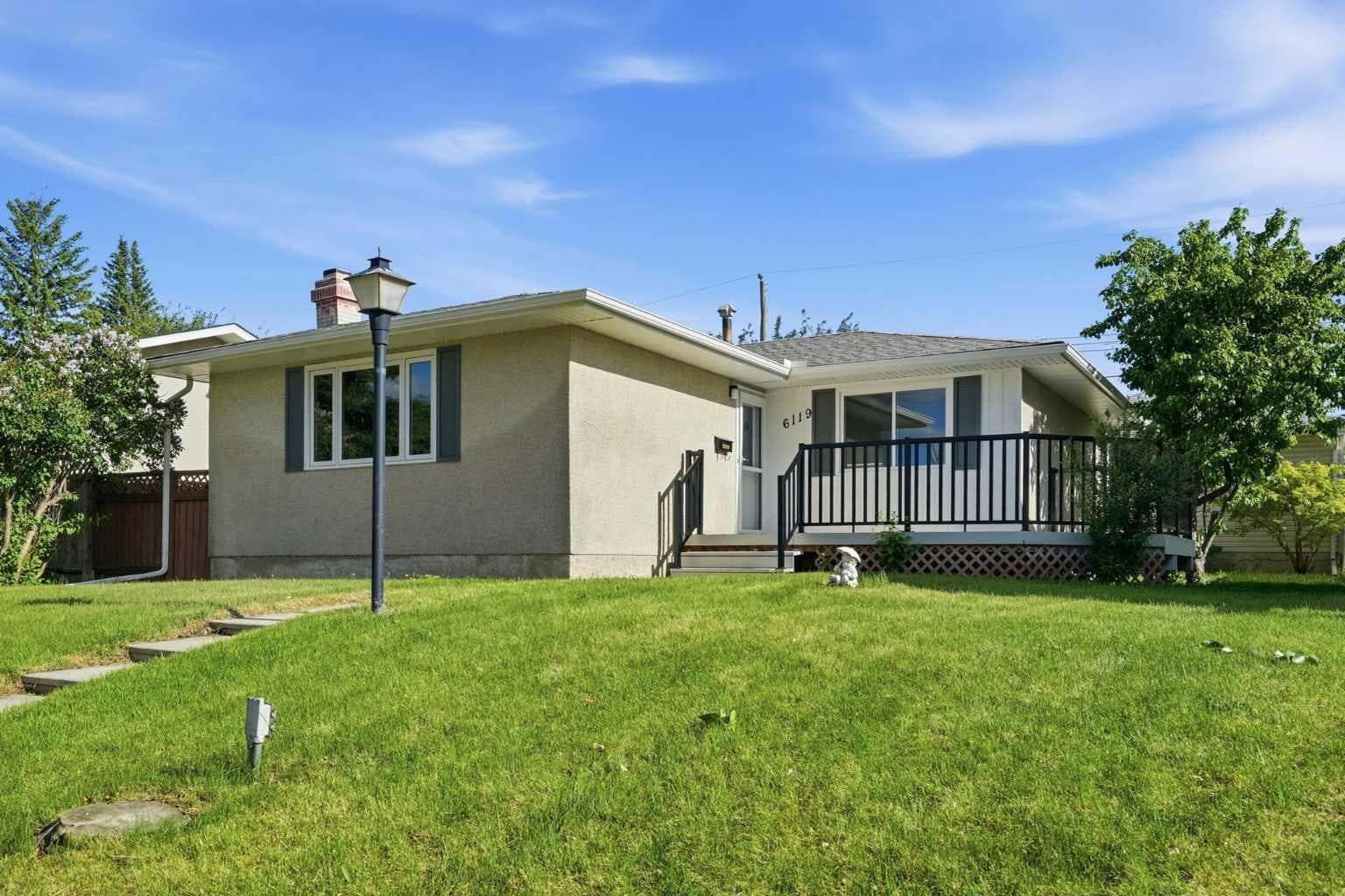 6119 Blackthorn Crescent NE — photo 2