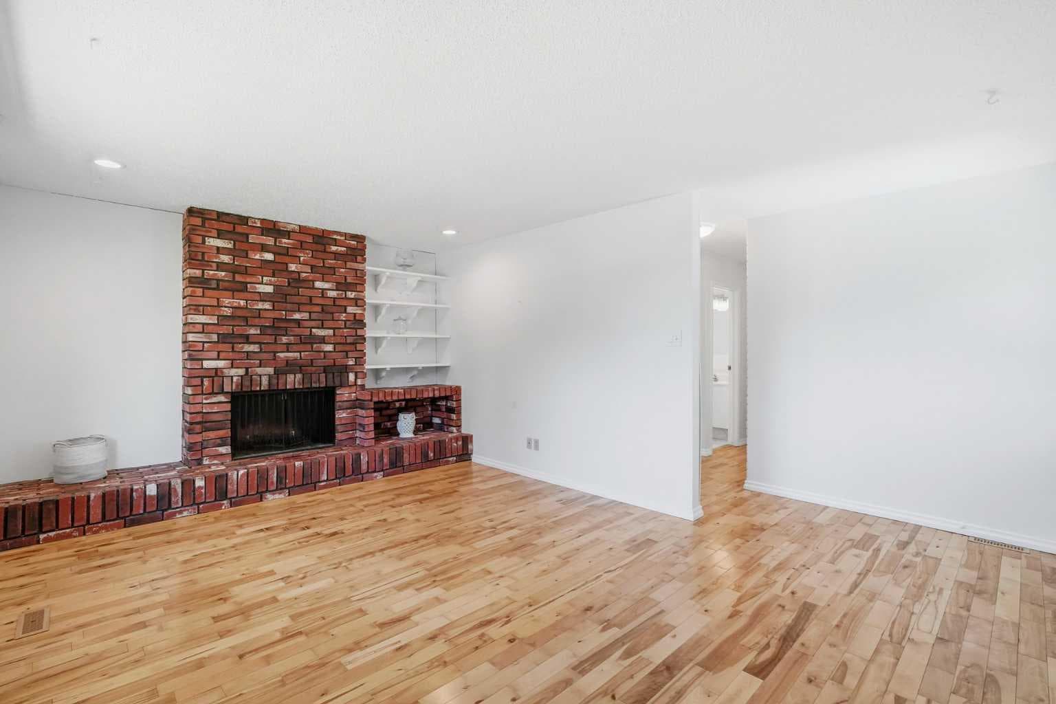 6119 Blackthorn Crescent NE — photo 5
