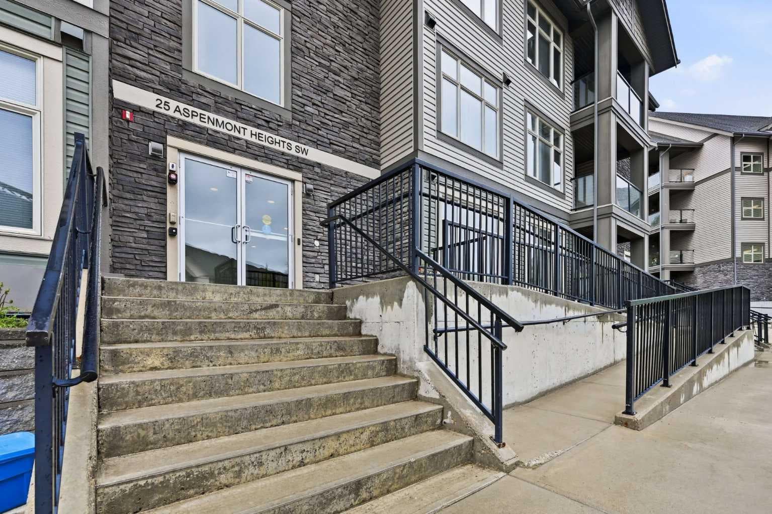 306, 25 Aspenmont Heights SW — photo 2