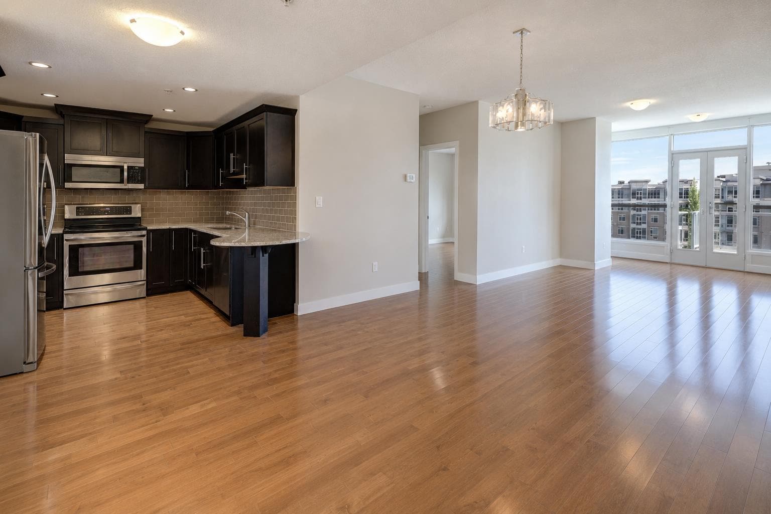 810, 16 Varsity Estates Circle NW — photo 4