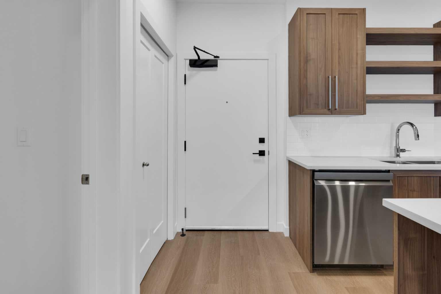 1204, 520 Reynolds Avenue SW — photo 3