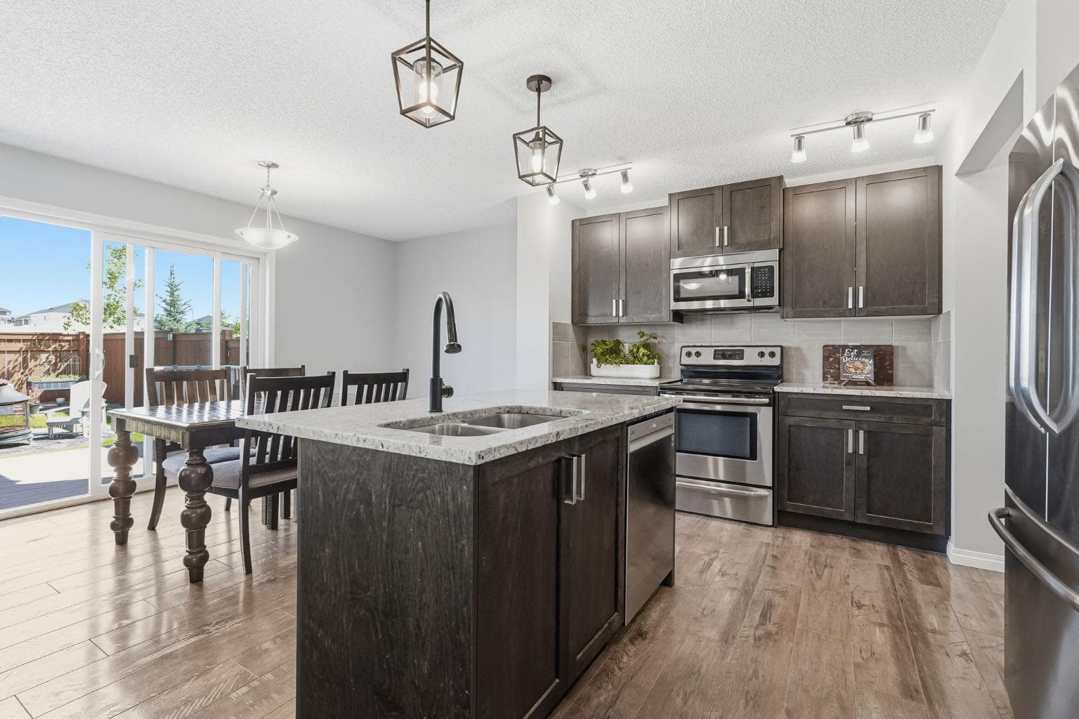 73 Mount Rae Heights — photo 4