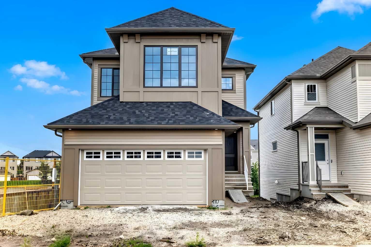310 Montrose Crescent SE — photo 1