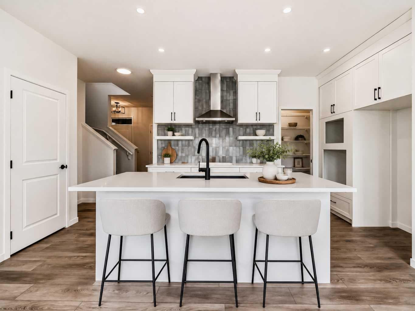 310 Montrose Crescent SE — photo 3