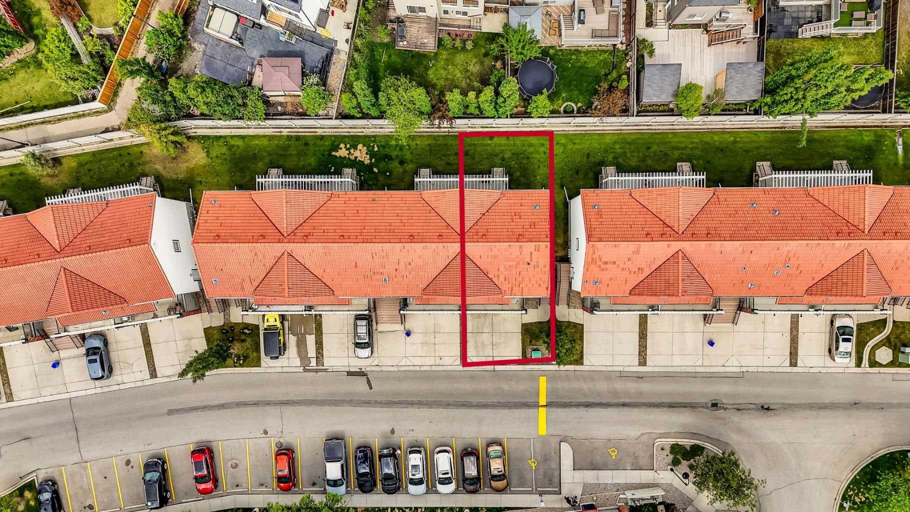 19 Royal Oak Plaza NW — photo 3