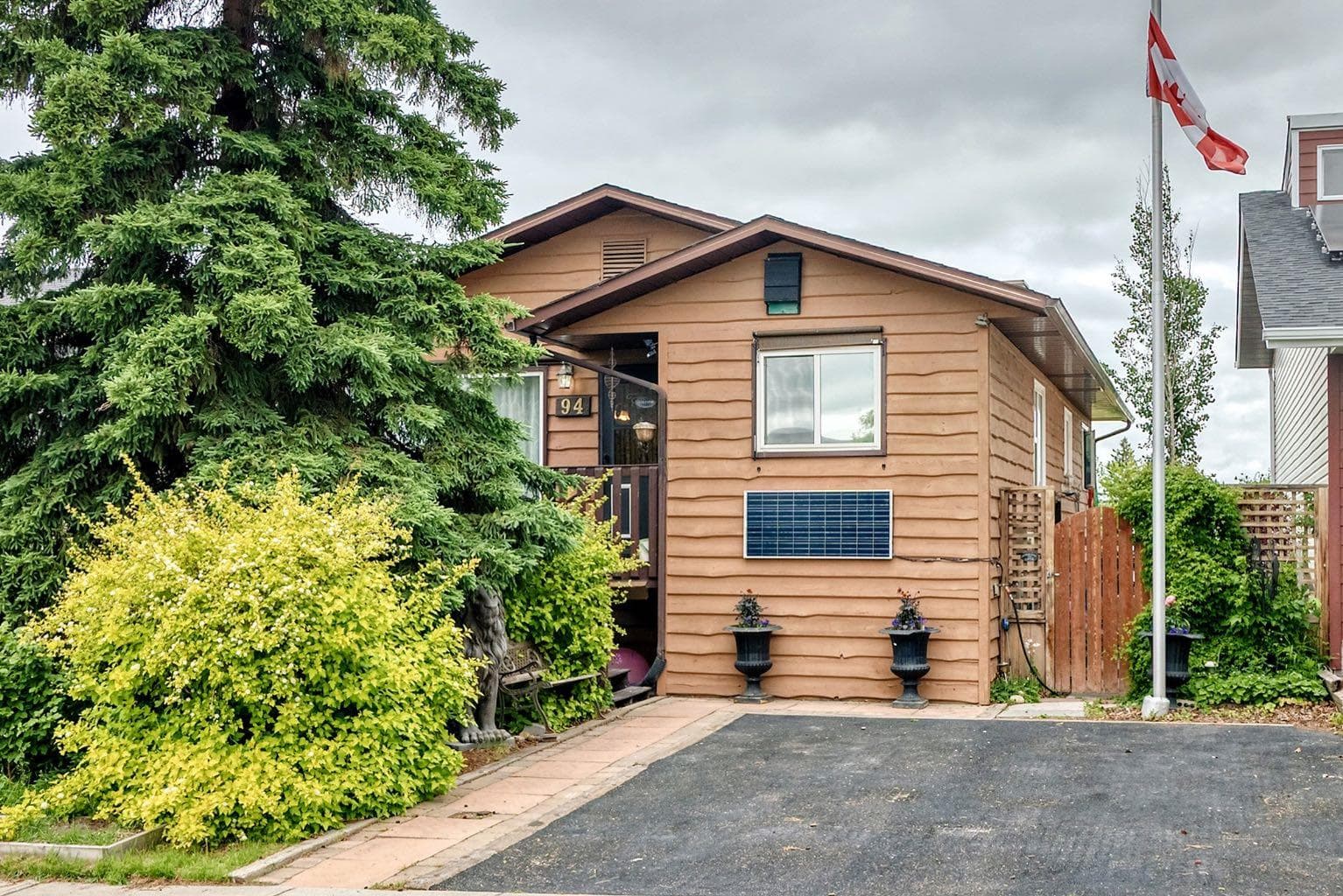 94 Elk Hill SE — photo 1