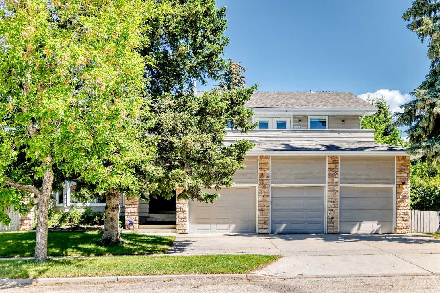 1912 Palliser Drive SW — photo 1