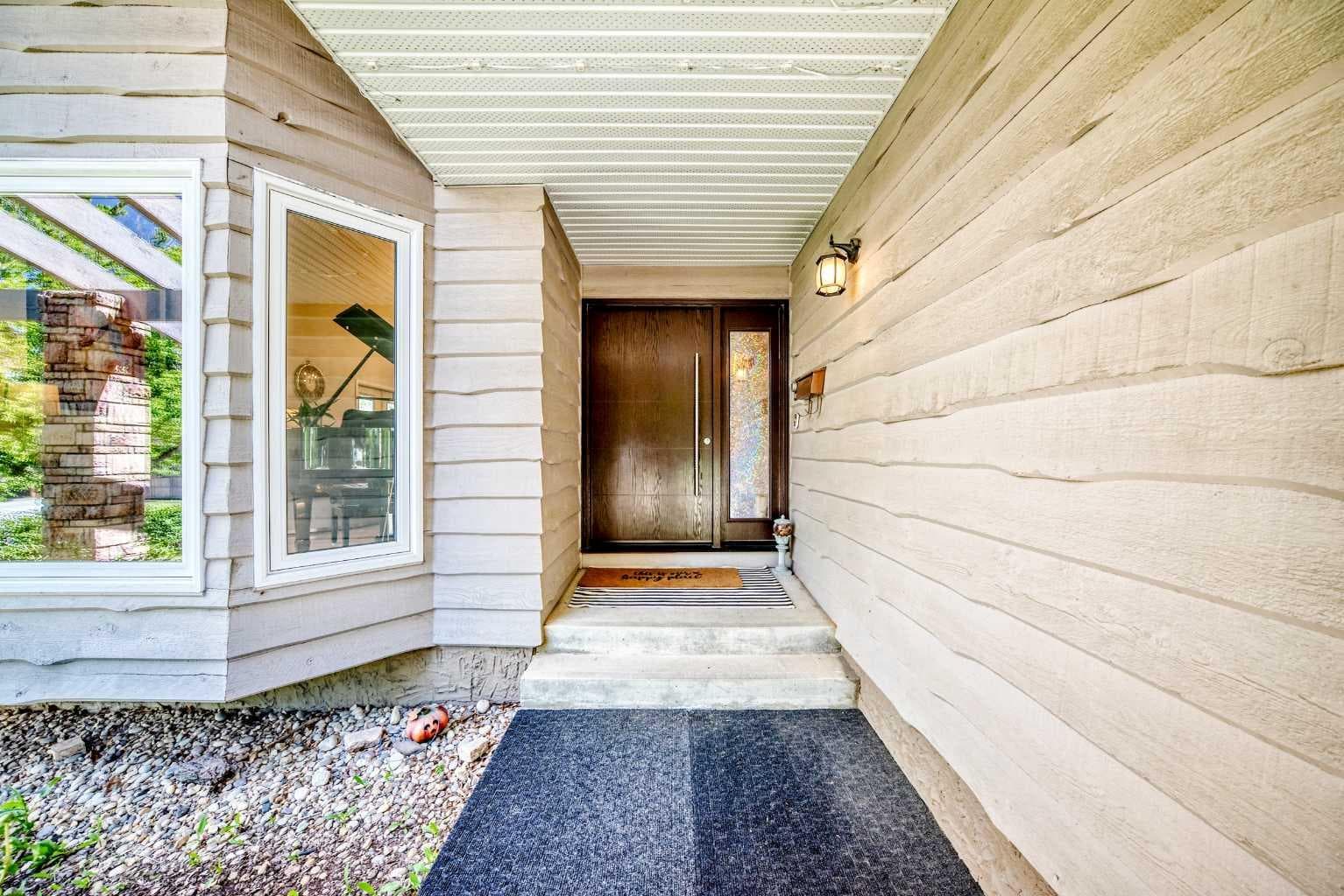 1912 Palliser Drive SW — photo 3